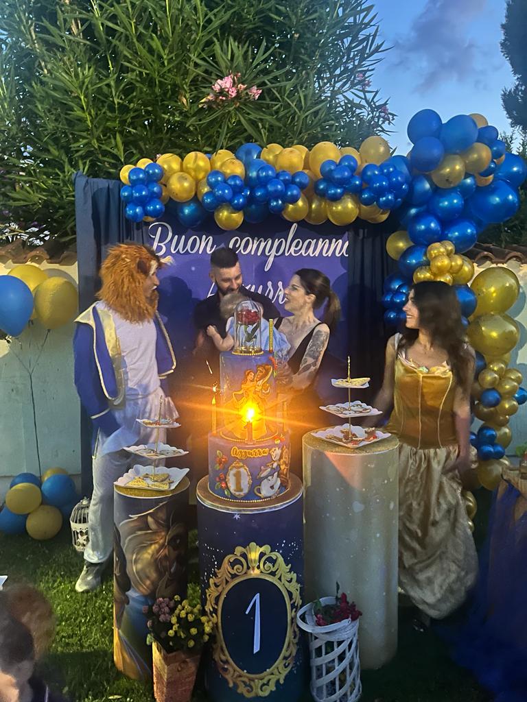 Festa a tema Bella e la Bestia - candeline e torta
